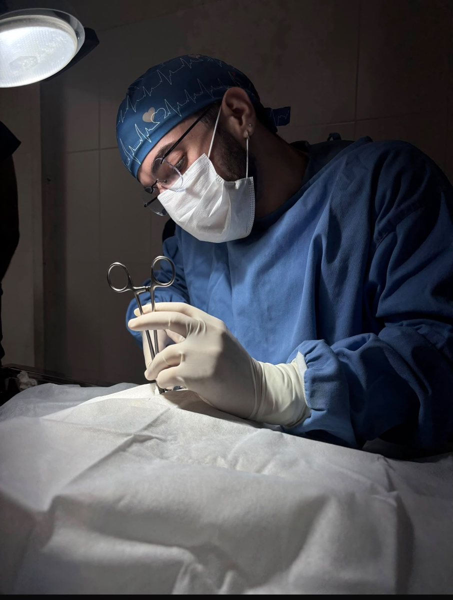Dr. Gabriel em cirurgia